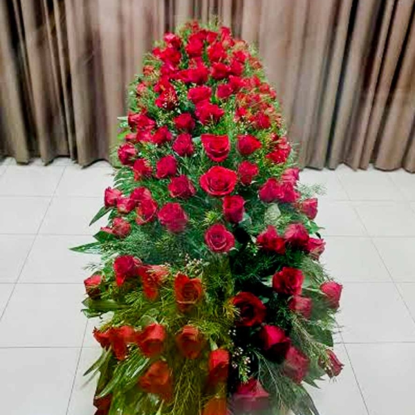 Cubre féretro rosas rojas
